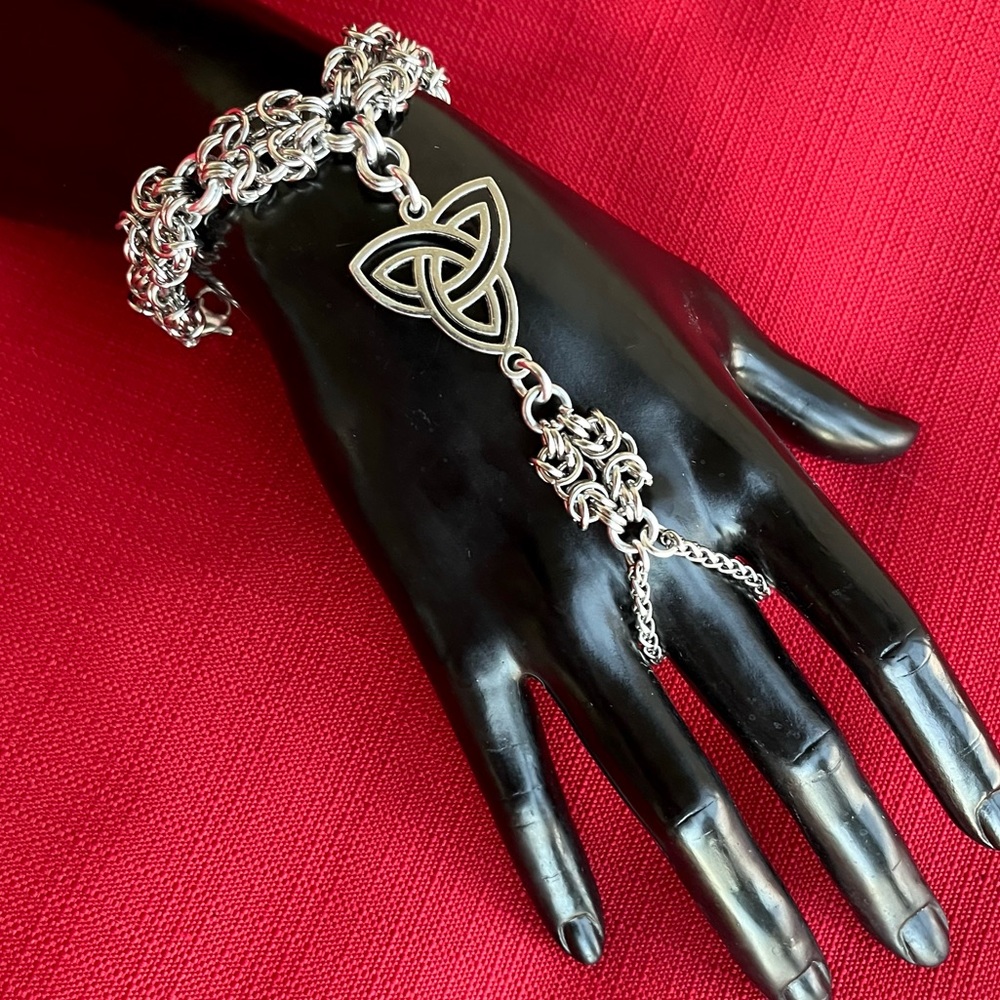 Handmade maille links celtic knot trisquel triquetra trinity charm bracelet